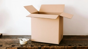 Verpackung für den Versand. Ein leerer Karton.